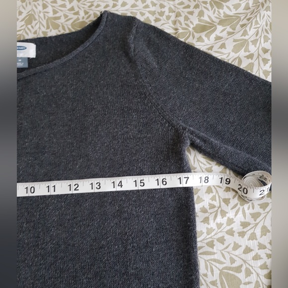 Old Navy Sweater - Picture 9 of 9
